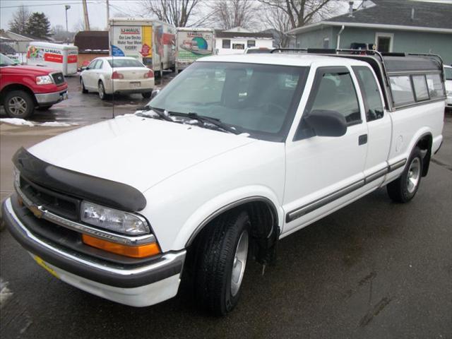 2001 Chevrolet S10 Base