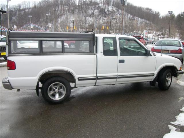 2001 Chevrolet S10 Base