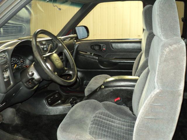 2001 Chevrolet S10 4dr Sdn Auto GLS w/XM