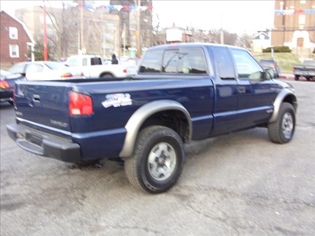 2001 Chevrolet S10 Base