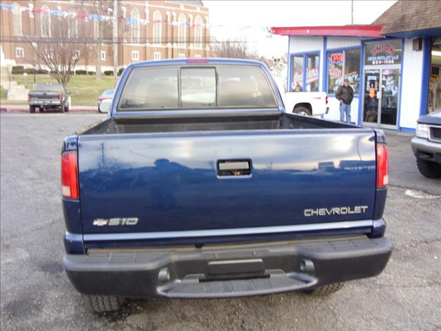 2001 Chevrolet S10 Base