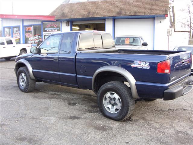 2001 Chevrolet S10 Base