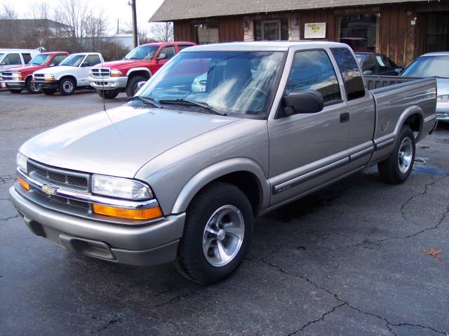 2001 Chevrolet S10 Base