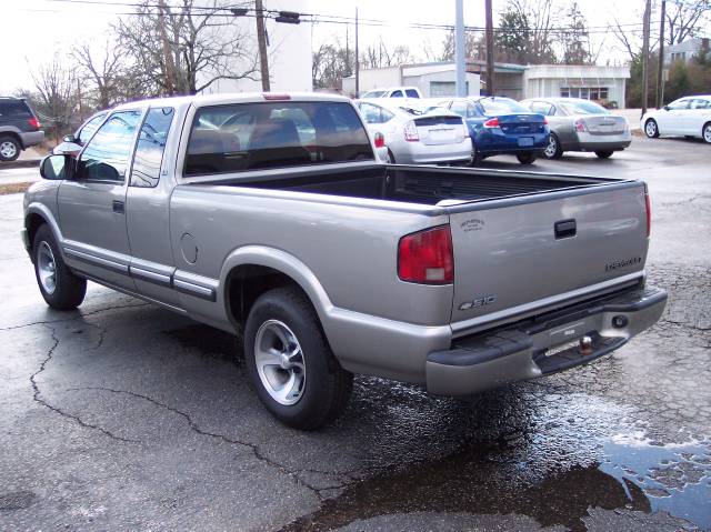 2001 Chevrolet S10 Base