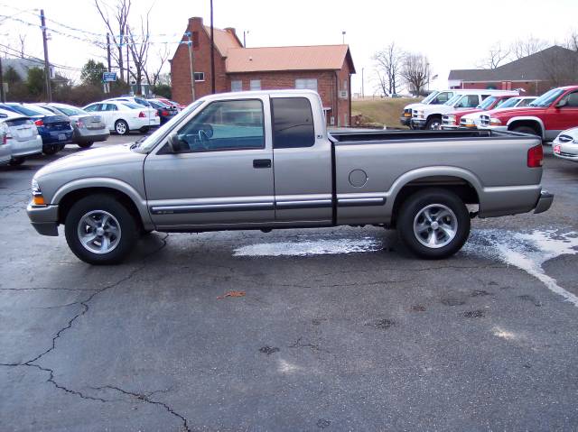 2001 Chevrolet S10 Base