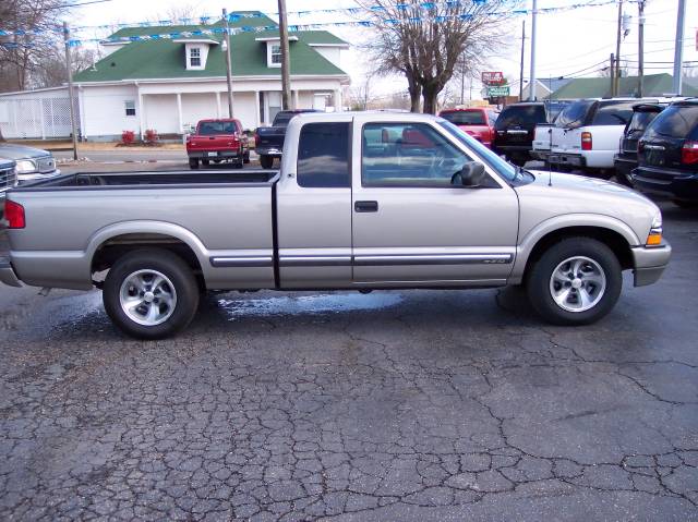 2001 Chevrolet S10 Base