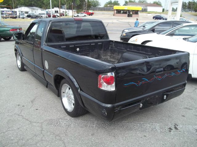 2001 Chevrolet S10 4dr Sdn Auto GLS w/XM