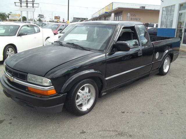 2001 Chevrolet S10 4dr Sdn Auto GLS w/XM