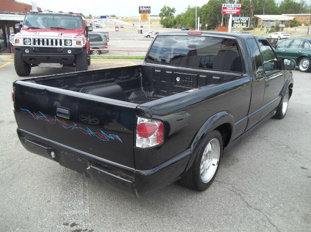 2001 Chevrolet S10 4dr Sdn Auto GLS w/XM