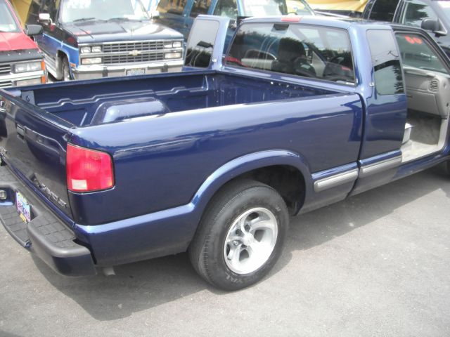 2001 Chevrolet S10 4dr Sdn Auto GLS w/XM