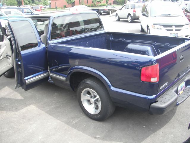 2001 Chevrolet S10 4dr Sdn Auto GLS w/XM