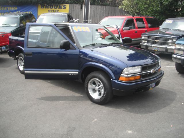 2001 Chevrolet S10 4dr Sdn Auto GLS w/XM