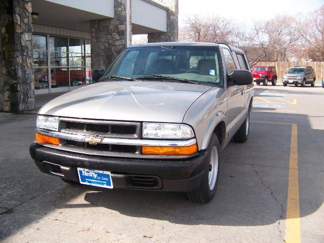 2001 Chevrolet S10 Base