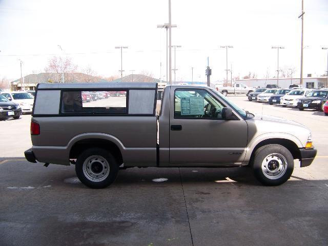 2001 Chevrolet S10 Base