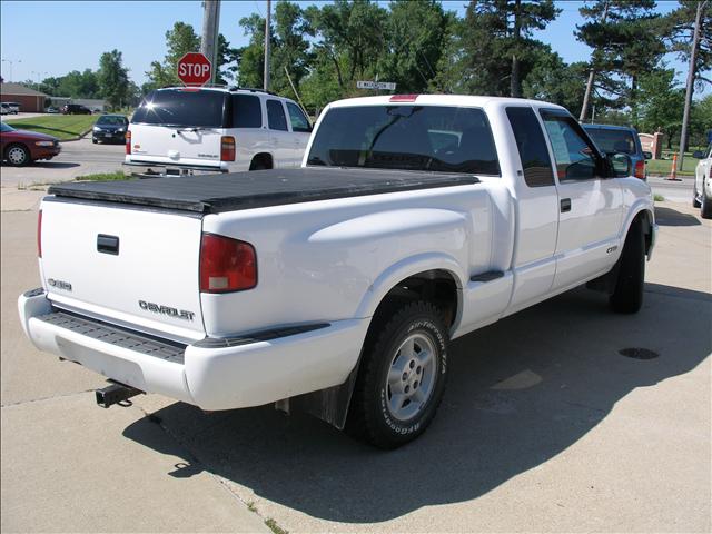 2001 Chevrolet S10 Base