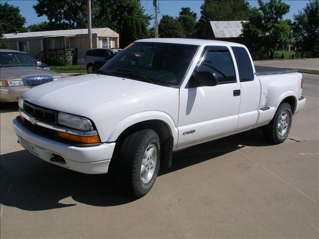 2001 Chevrolet S10 Base