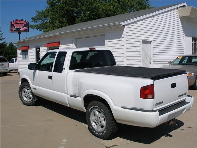 2001 Chevrolet S10 Base