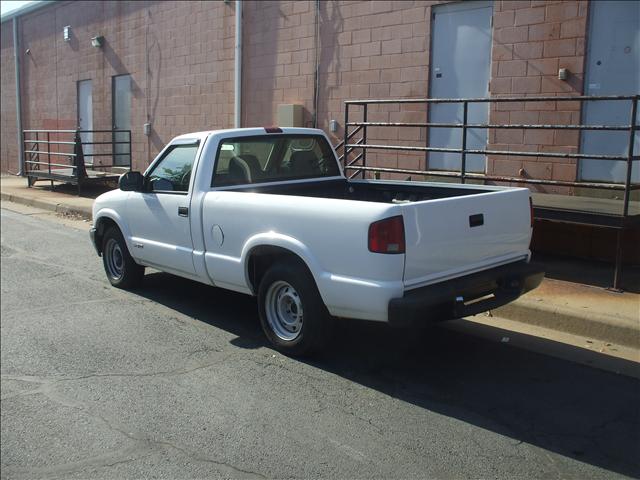 2001 Chevrolet S10 Base