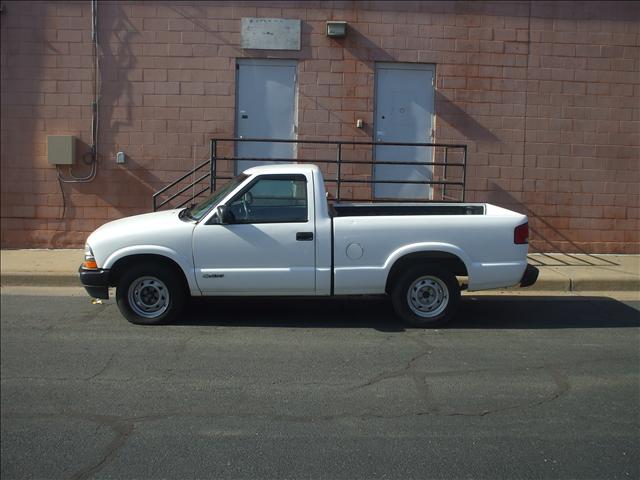 2001 Chevrolet S10 Base