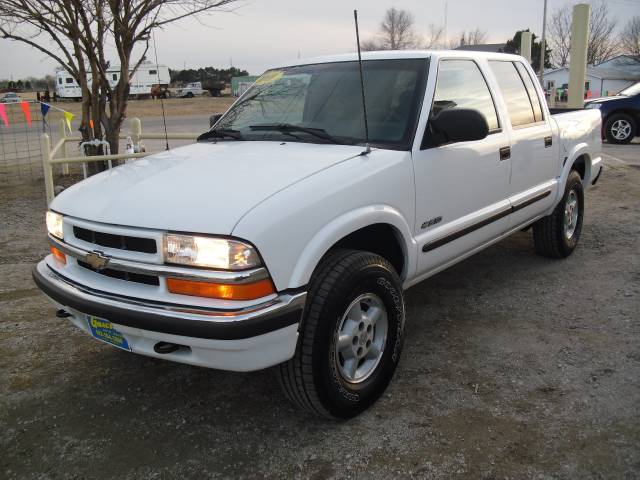 2001 Chevrolet S10 Base