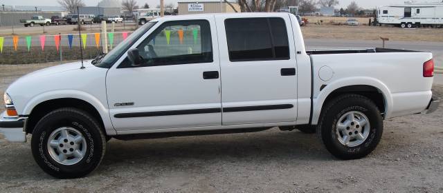 2001 Chevrolet S10 Base