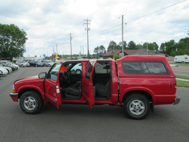 2002 Chevrolet S10 C300 Luxury Sedan 4D