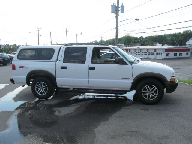 2002 Chevrolet S10 C300 Luxury Sedan 4D