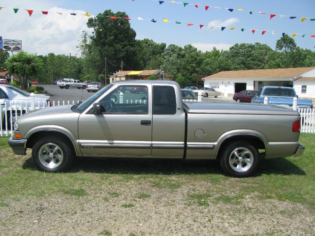 2002 Chevrolet S10 4dr Sdn Auto GLS w/XM