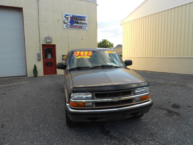 2002 Chevrolet S10 C300 Luxury Sedan 4D