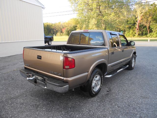 2002 Chevrolet S10 C300 Luxury Sedan 4D