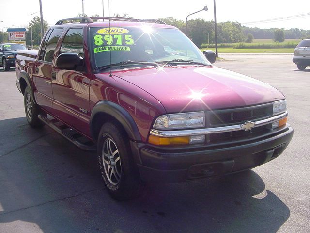 2002 Chevrolet S10 C300 Luxury Sedan 4D