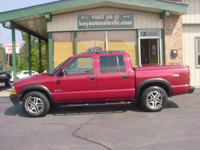 2002 Chevrolet S10 C300 Luxury Sedan 4D