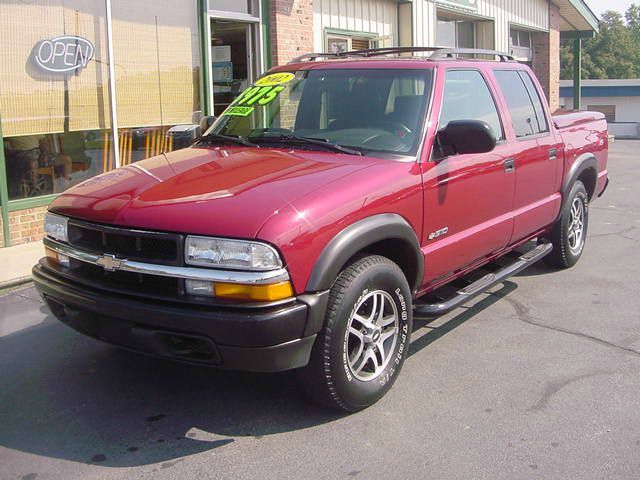 2002 Chevrolet S10 C300 Luxury Sedan 4D