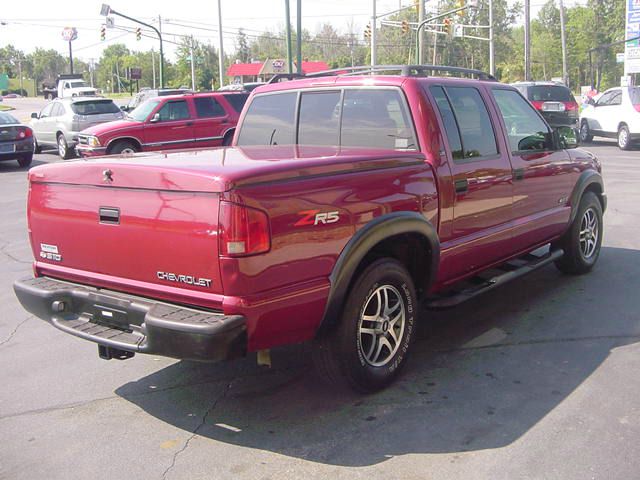 2002 Chevrolet S10 C300 Luxury Sedan 4D