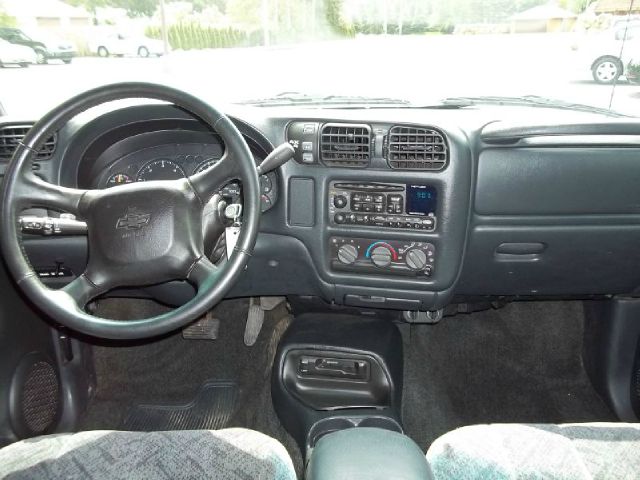 2002 Chevrolet S10 C300 Luxury Sedan 4D