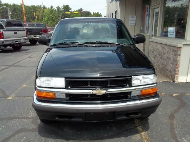 2002 Chevrolet S10 C300 Luxury Sedan 4D