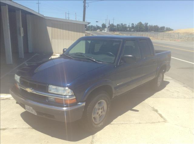 2002 Chevrolet S10 C300 Luxury Sedan 4D