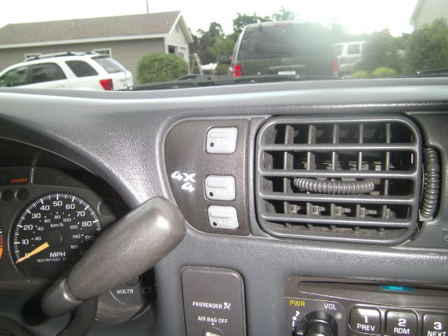 2002 Chevrolet S10 Handicap Lift And Control Leg 1 Owner