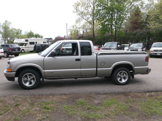 2002 Chevrolet S10 4dr Sdn Auto GLS w/XM