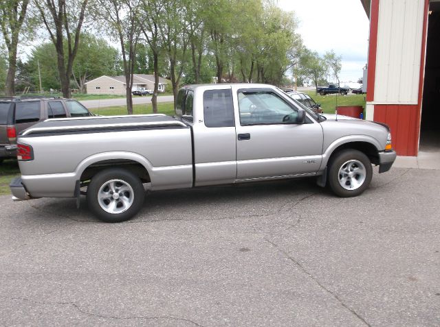 2002 Chevrolet S10 4dr Sdn Auto GLS w/XM