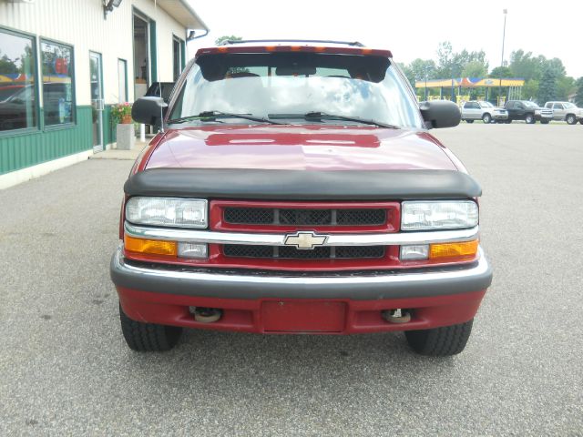 2002 Chevrolet S10 C300 Luxury Sedan 4D