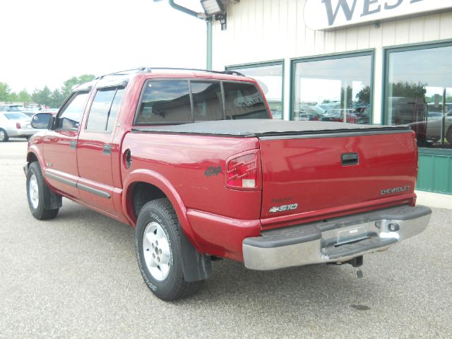 2002 Chevrolet S10 C300 Luxury Sedan 4D