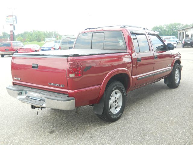 2002 Chevrolet S10 C300 Luxury Sedan 4D