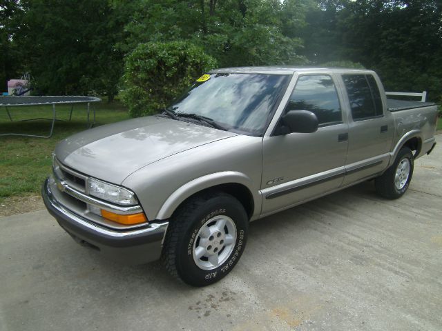 2002 Chevrolet S10 C300 Luxury Sedan 4D