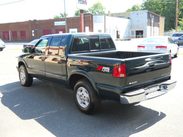 2002 Chevrolet S10 C300 Luxury Sedan 4D