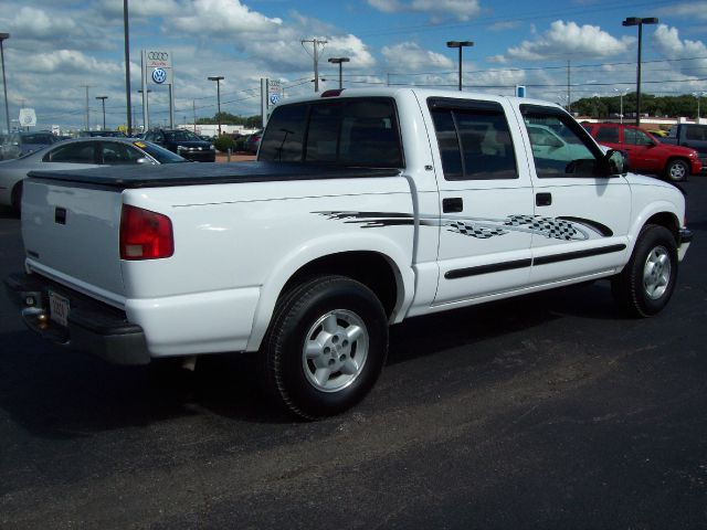 2002 Chevrolet S10 C300 Luxury Sedan 4D