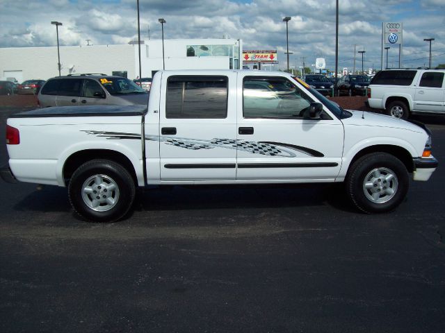 2002 Chevrolet S10 C300 Luxury Sedan 4D