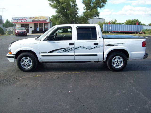 2002 Chevrolet S10 C300 Luxury Sedan 4D