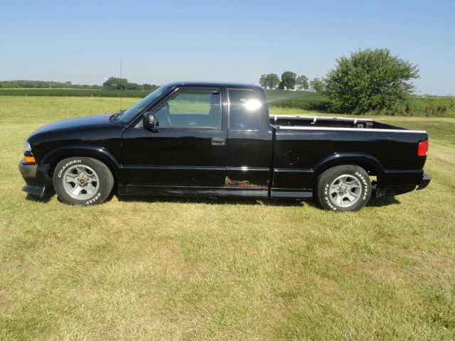 2002 Chevrolet S10 4dr Sdn Auto GLS w/XM