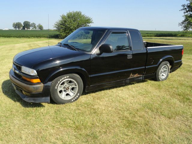 2002 Chevrolet S10 4dr Sdn Auto GLS w/XM